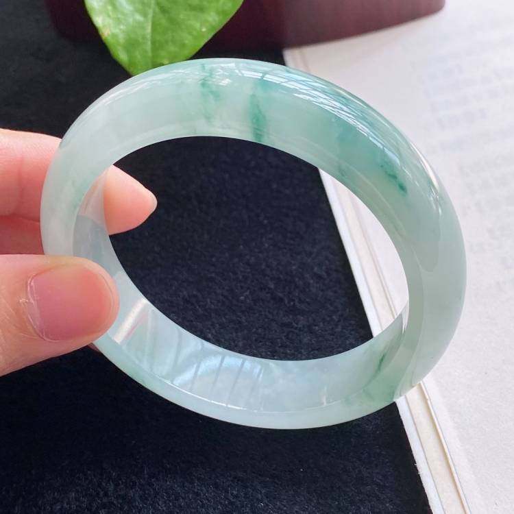 冰糯种飘蓝花翡翠处理玉手镯