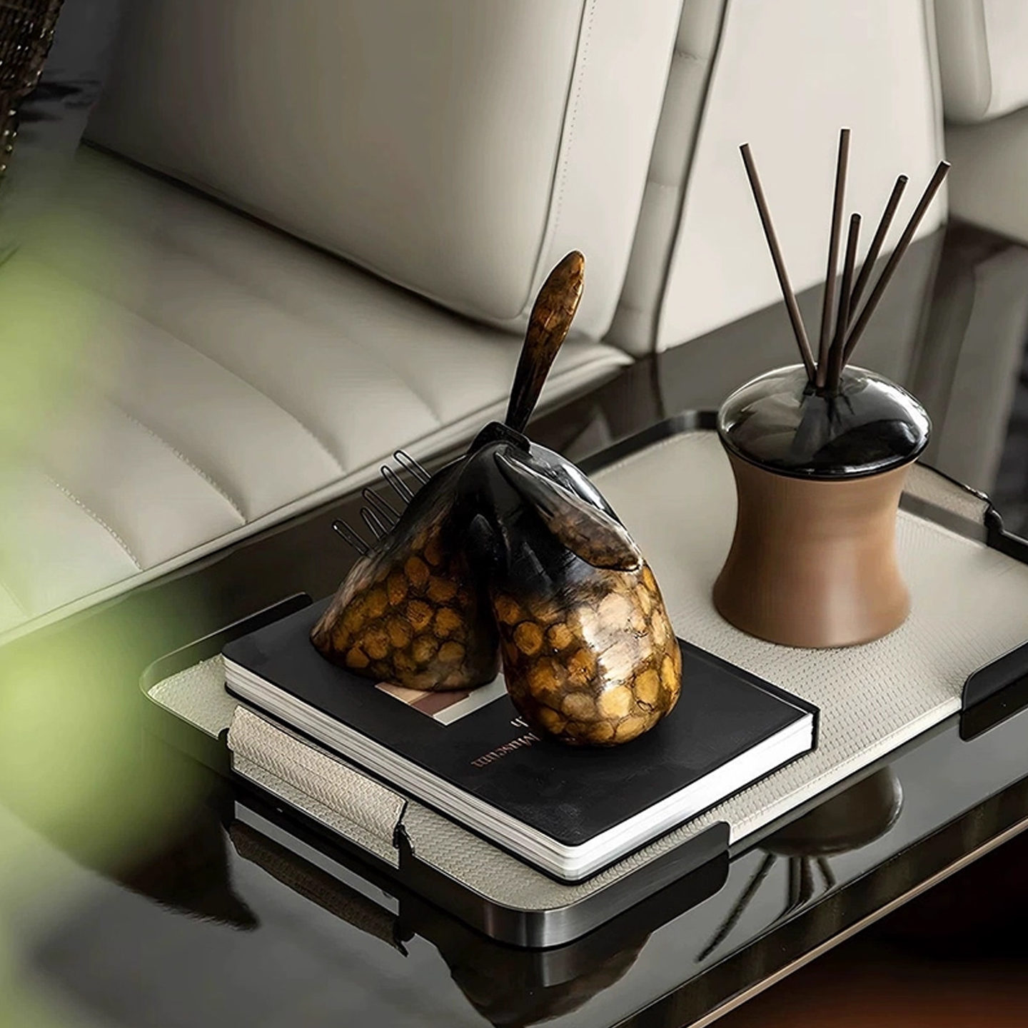 现代轻奢皮革托盘香薰饰品组合