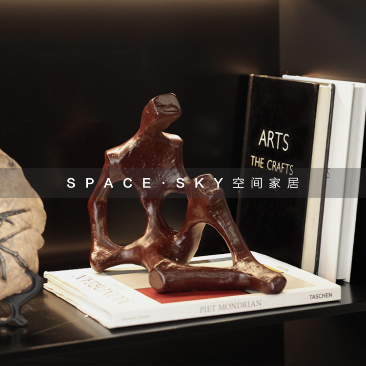 现代简约抽象坐姿小人摆件样板间书柜软装人物饰品办公室工艺品