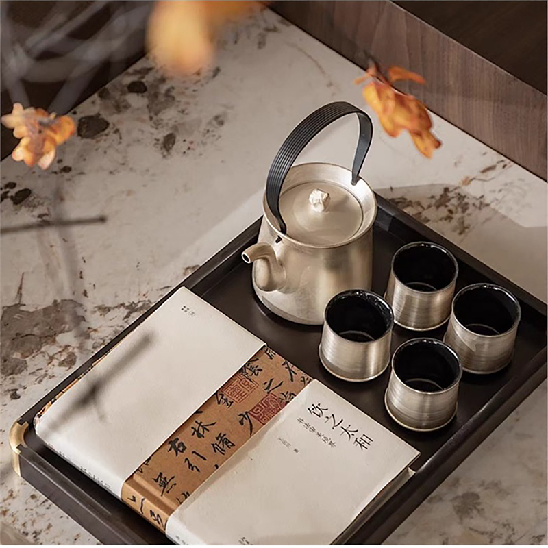 新中式侘寂软装摆件檀木托盘银色茶杯茶壶真书籍套装样板间装饰品