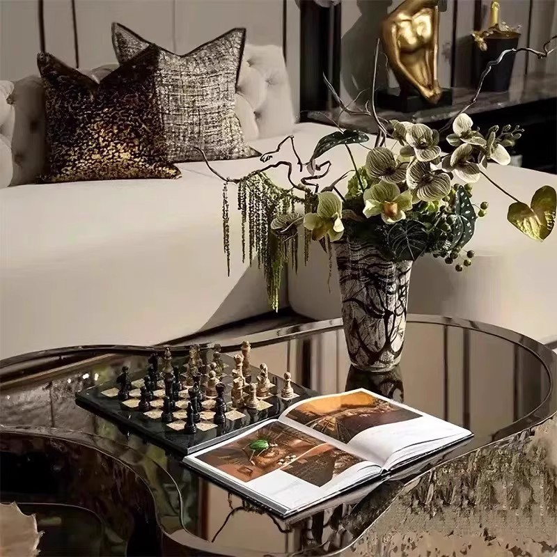 中古侘寂风样板房茶几桌面组合饰品仿真花艺国际象棋书籍装饰品