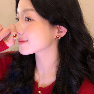 银针新年红色锆石小马耳钉本命年复古气质百搭耳环轻奢高级感耳饰