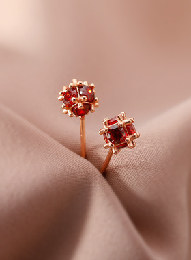 925纯银红色耳钉女2025年新款潮爆款小众设计耳环高级感耳骨耳饰