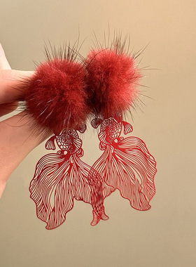 银针新年红色毛球镂空鲤鱼吊坠钉独特小众设计感耳环复古百搭耳饰