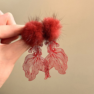 银针新年红色毛球镂空鲤鱼吊坠钉独特小众设计感耳环复古百搭耳饰