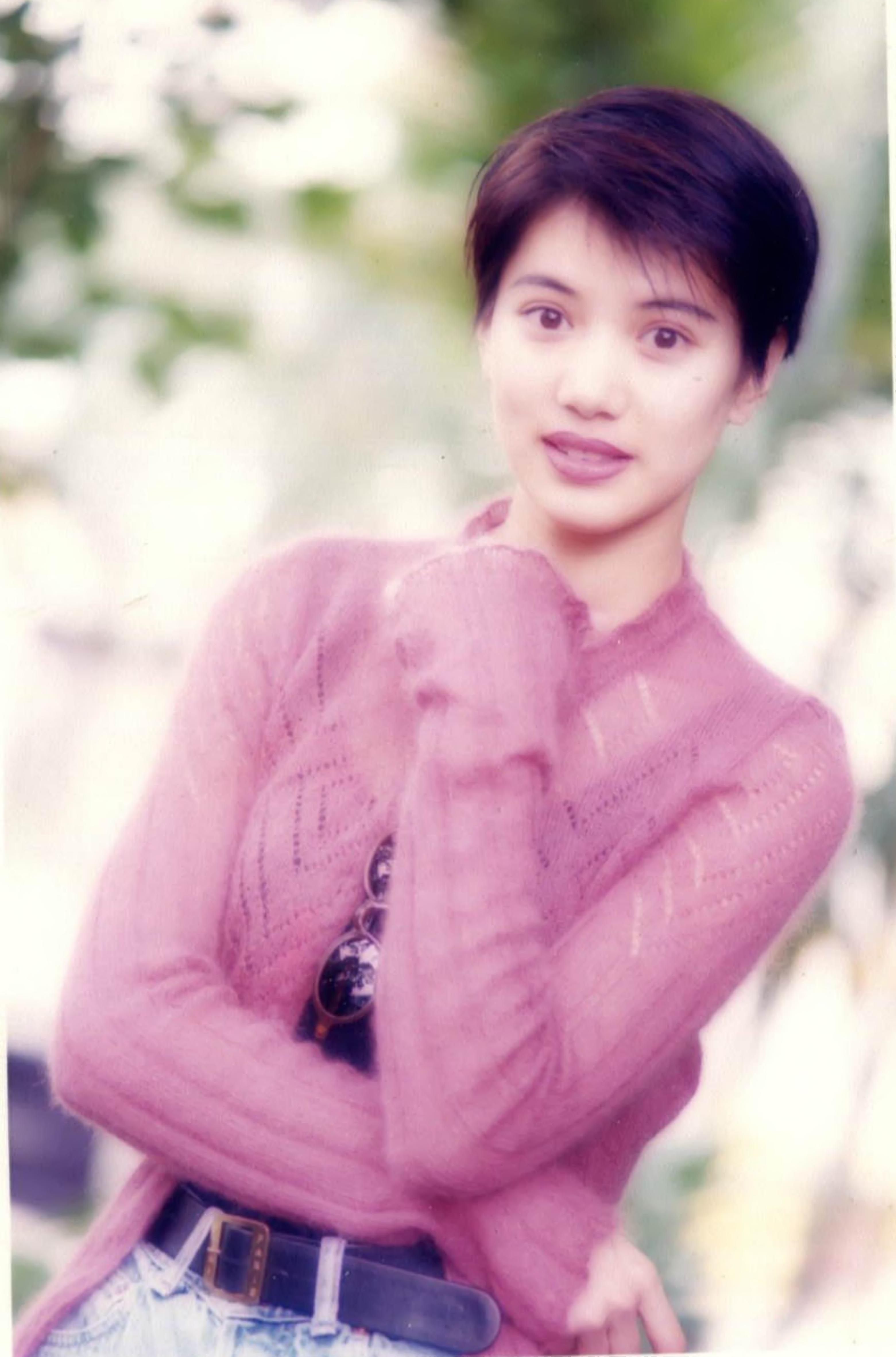 港姐袁咏仪演员明星经典明星复古怀旧老照片海报画写真宿舍装饰7b