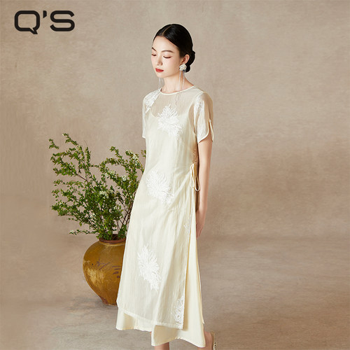 QS秸熙轻国风绣花连衣裙