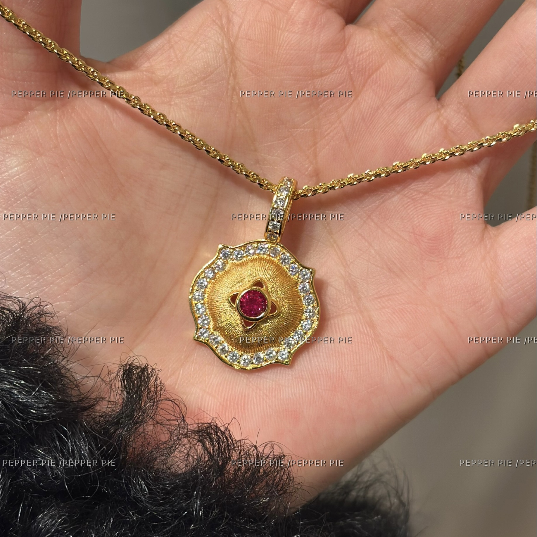 辣椒派复古宫廷布布拉丝菱形圆饼镶钻毛衣链女红刚玉气质彩宝优雅