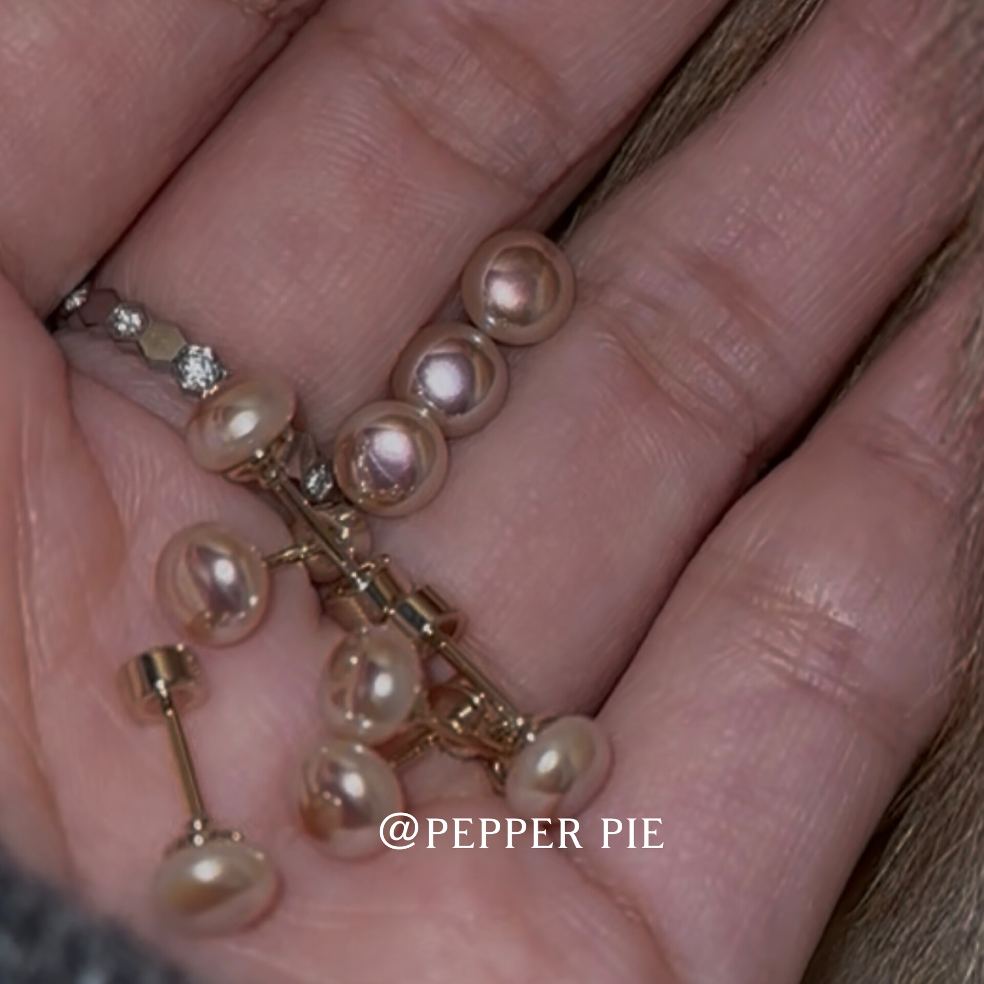 辣椒派绝美！5mm极光粉紫小灯泡耳钉女 316医用养耳洞马贝珍珠粉