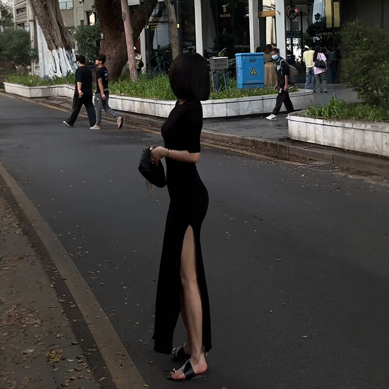 黑色中袖双开叉包臀连衣裙女夏季新款纯欲性感气质修身显瘦长裙子