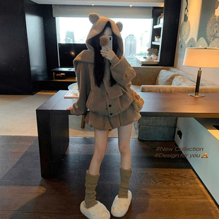 2024新款入冬穿搭一整套装花苞裙女秋冬连帽围脖羊羔毛绒加厚外套