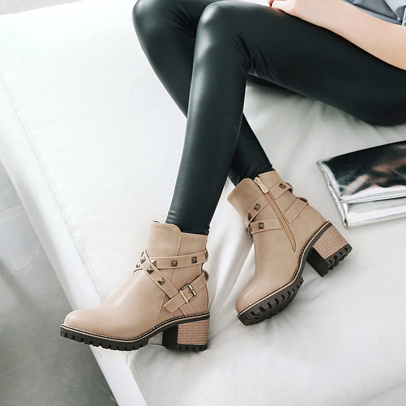 英伦复古铆钉交叉皮带扣马丁靴2025新款时尚机车靴粗中跟短靴子女