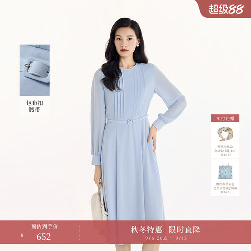 小圆领温婉贴合，可调节腰带轻束纤腰