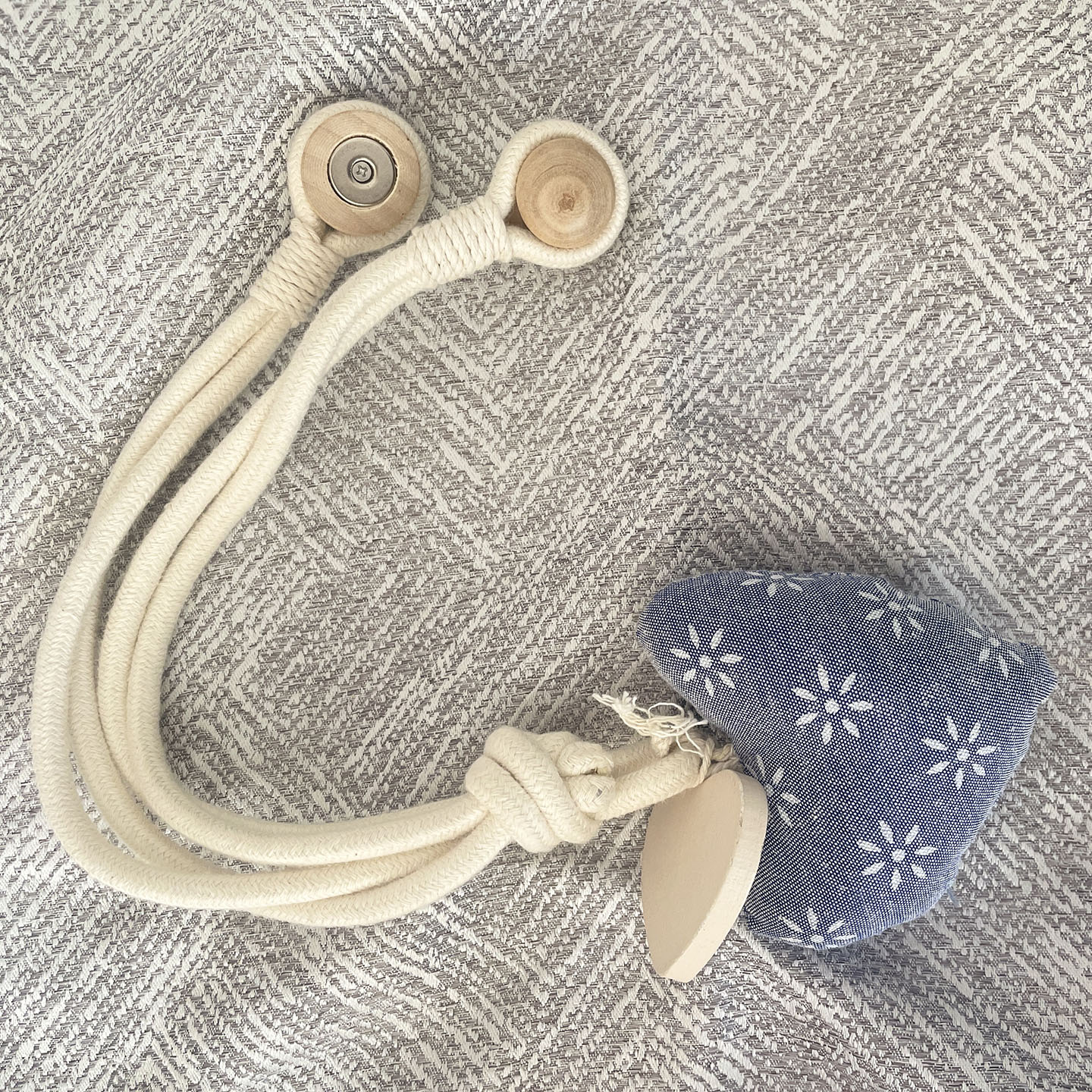 OPPAROOM窗帘绑带扣免打孔磁吸扣