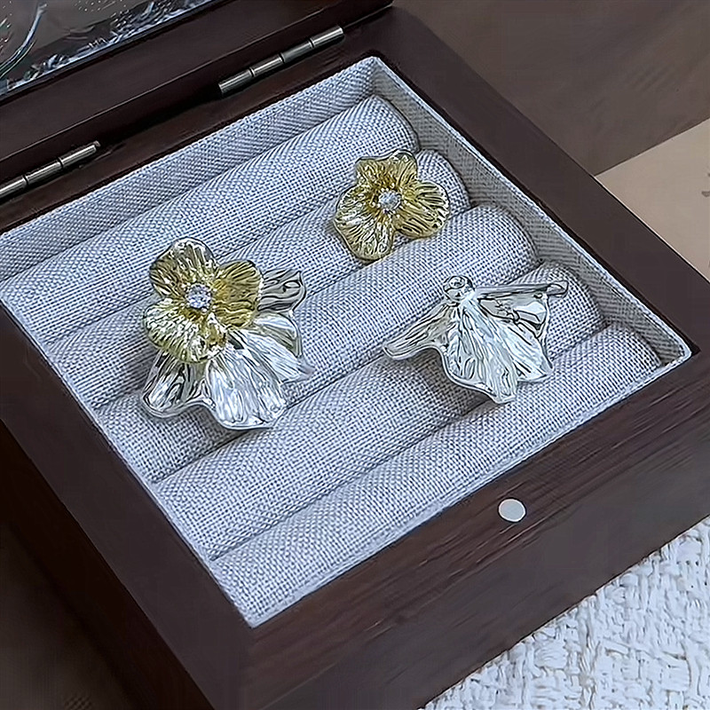 新款925银针韩系金属风纹理撞色双花耳钉后挂式设计轻奢时尚高级