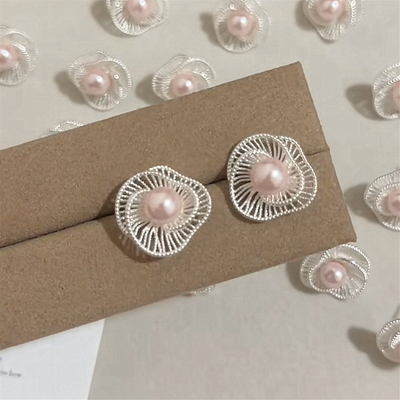 法式冷淡风镂空花朵耳环