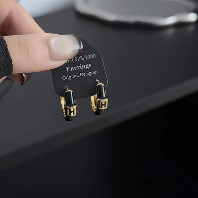 复古黑金撞色滴釉字母耳扣