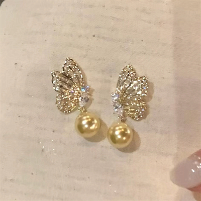 镂空金蝴蝶珍珠耳环复古宫廷风