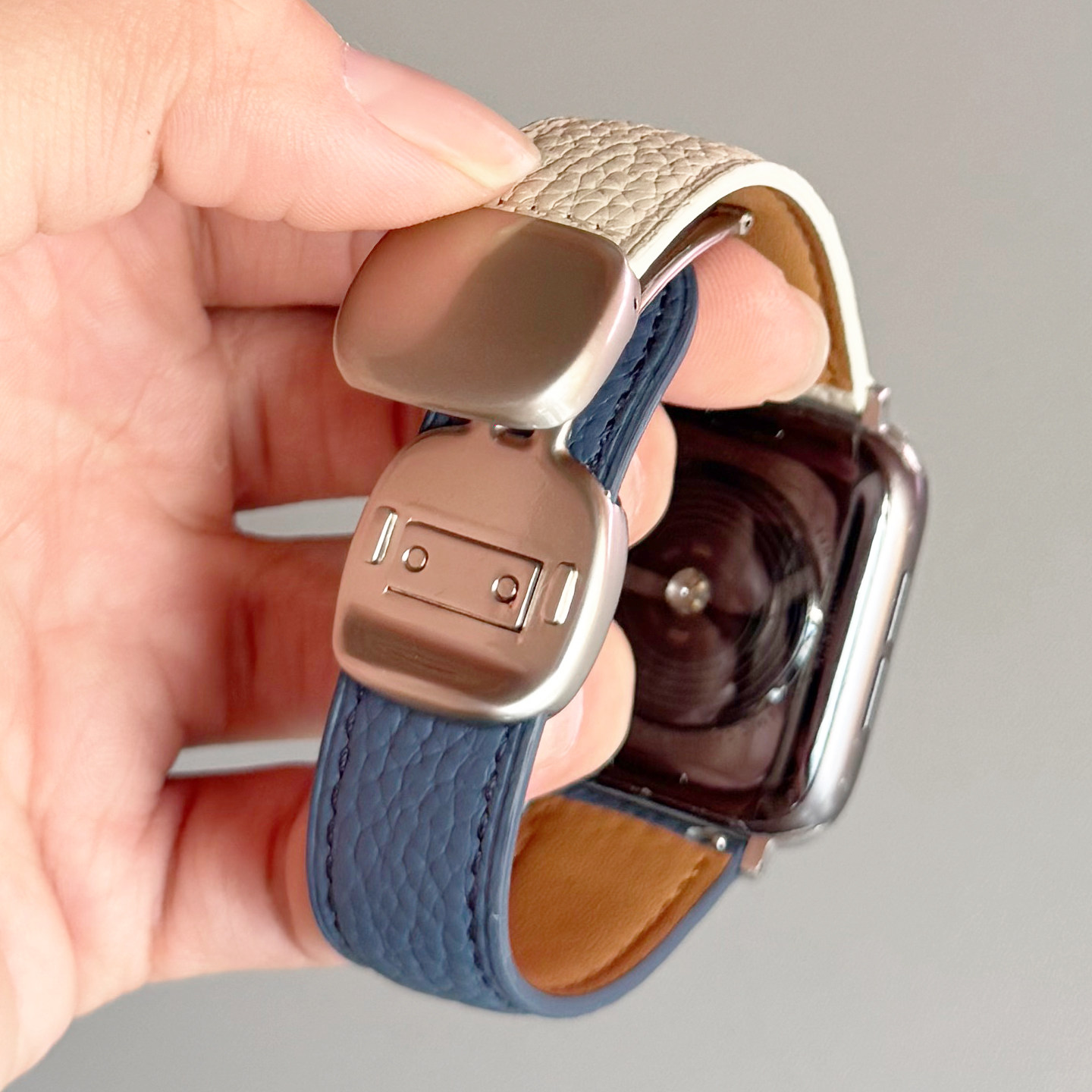 铆钉荔枝纹皮革磁吸折叠扣iwatch表带11适用applewatch苹果手表10