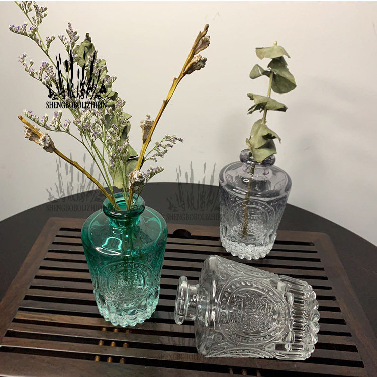 厂家直销浮雕小玻璃瓶干花水培花器文艺家居装饰摆件静物摄影道具