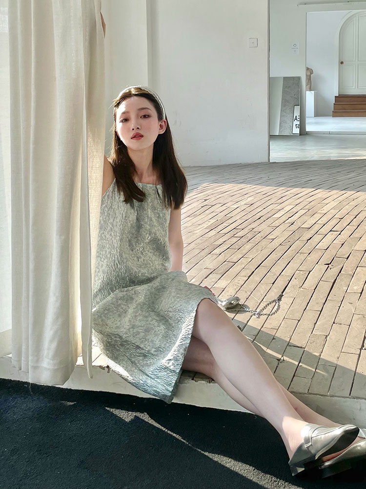 leeandyu2022夏季新款自创吊带复古浮雕印花露肩连衣裙女士吊带裙