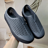 厚底户外透气防滑不闷脚舒适好搭洞洞沙滩鞋 休闲凉鞋 进口越南男款