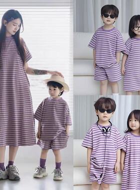 高端网红炸街亲子装夏装男童条纹短袖短裤套装母女紫色条纹连衣裙