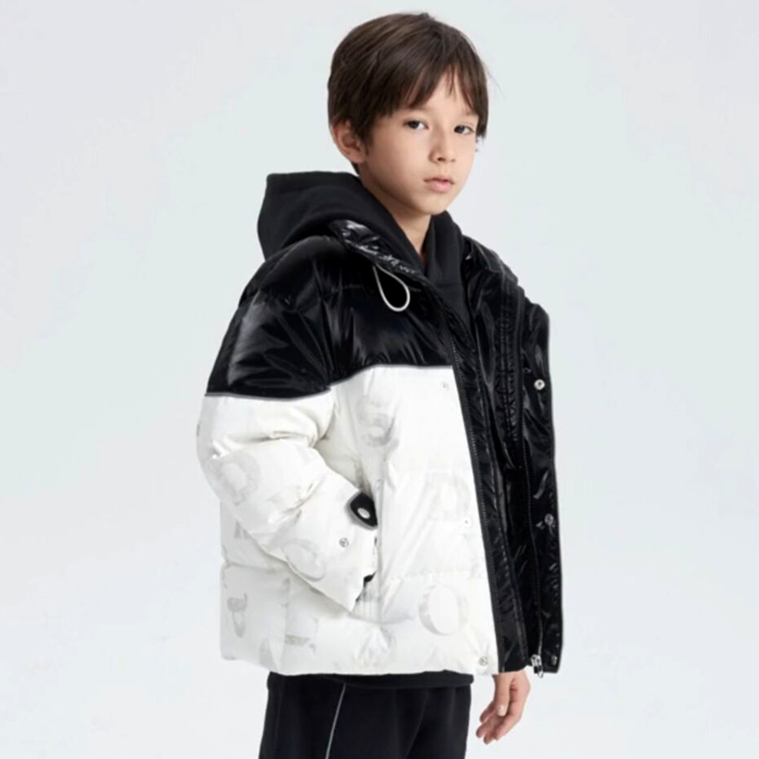 abckids童装黑白拼接短款羽绒服男童加厚保暖外套时尚街头休闲风
