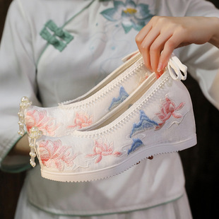 三吊天恋 新款古风汉服鞋子女搭配内增高古装汉元素翘头鞋刺绣鞋