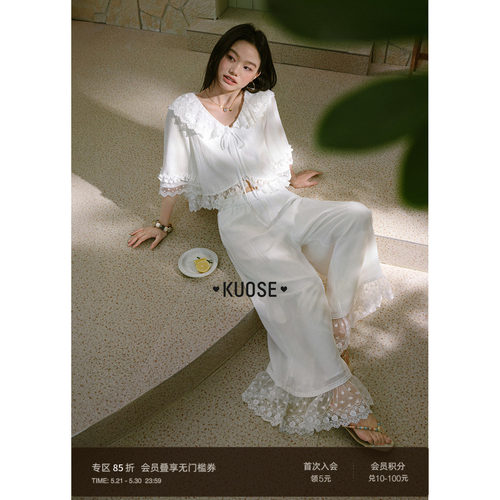 V领蕾丝花边绑带上衣两件套装