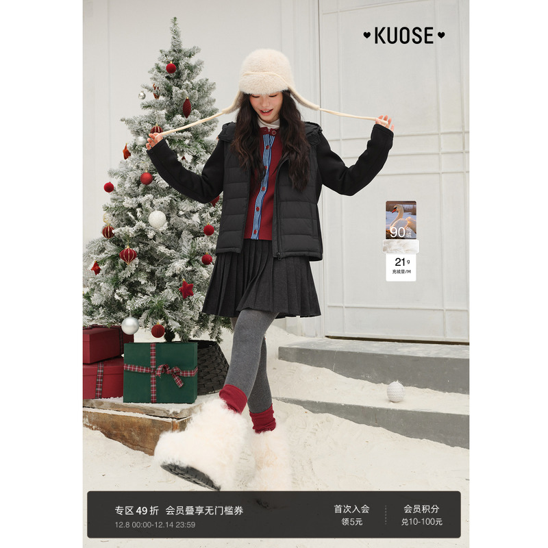 异材质拼接、连帽设计、两侧插袋