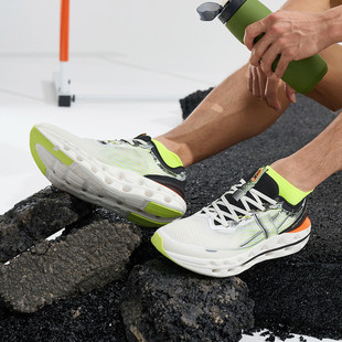春夏薄网面缓震透气运动鞋 976219110039 男鞋 特步减震旋11.0跑步鞋