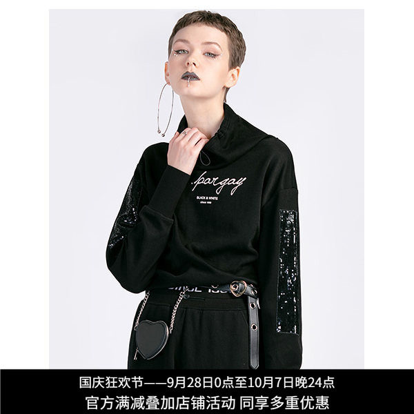 纳帕佳黑色字母高领宽松卫衣女