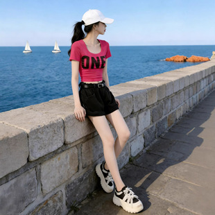 小个子超火休闲运动套装女夏炸街减龄修身短款T恤高腰短裤两件套