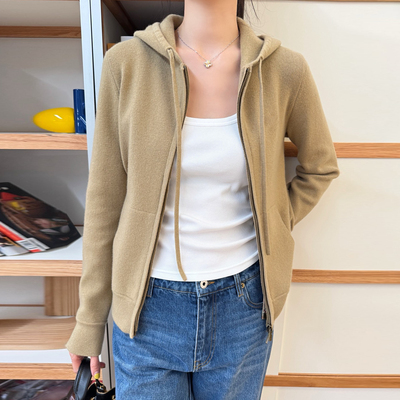 老钱风卡其色连帽羊绒针织开衫女
