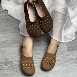 妈妈鞋凉鞋女夏季单鞋真皮软底老年舒适中年平底防滑老人洞洞皮鞋