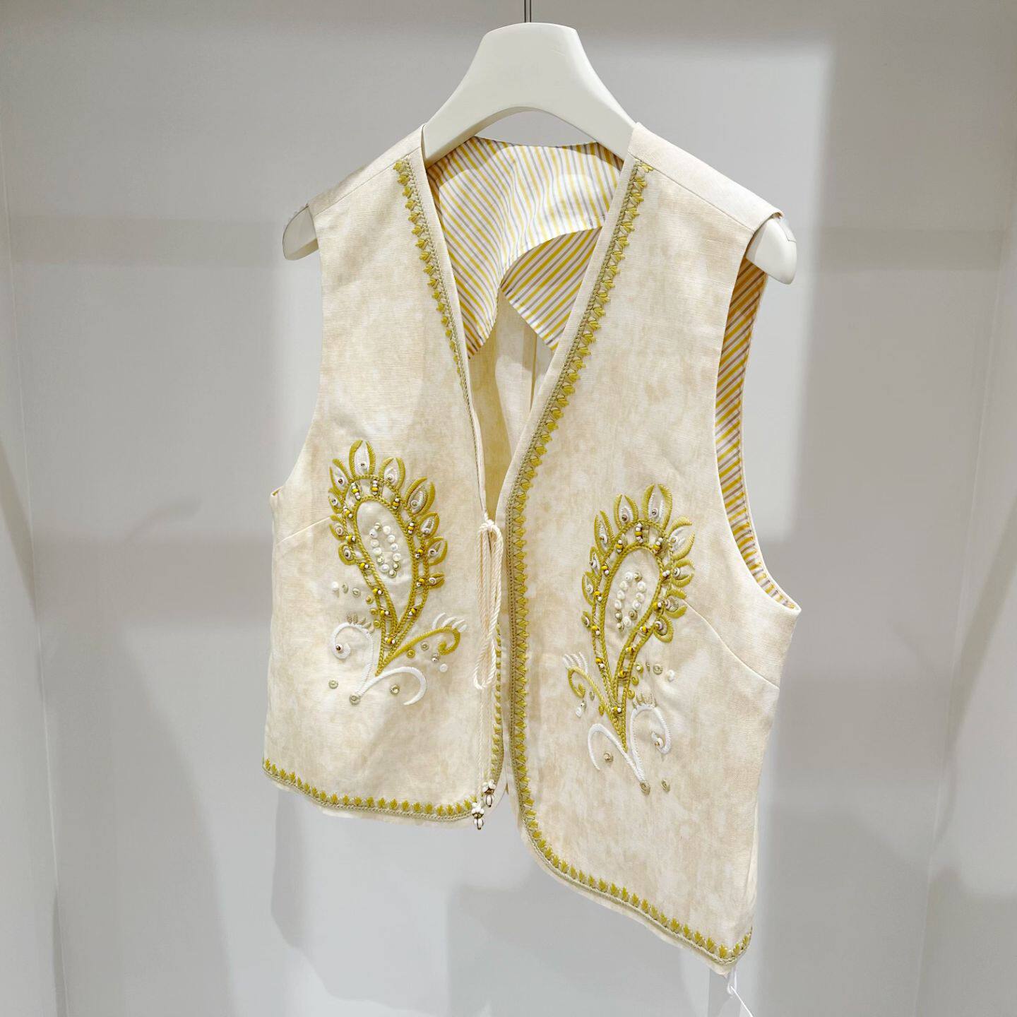 细闪新中式优雅花朵刺绣亚麻钉珠绑带流苏扣复古背心马甲上衣春夏