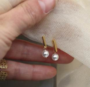 特小灯泡几何极简18k镀金正圆珍珠施家珍珠耳钉耳环日常通勤女生