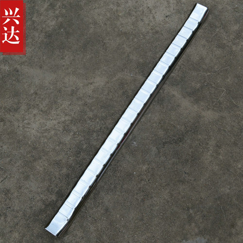 适用于2013-18款北汽威旺M20不锈钢后备箱踏板 威旺M20内置后护板