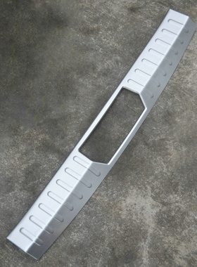 适用于2016-19款东风风神AX3不锈钢后备箱踏板 风神AX3内置后护板