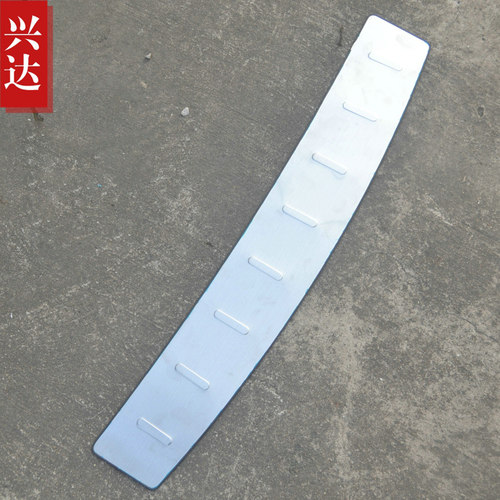 适用于2009-11款雪佛兰乐风三厢不锈钢后备箱踏板 LOVA外置后护板