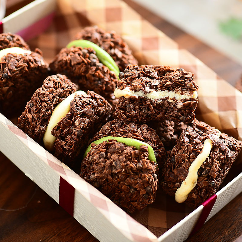 奶轧脆墩墩黑巧燕麦脆零食夹心