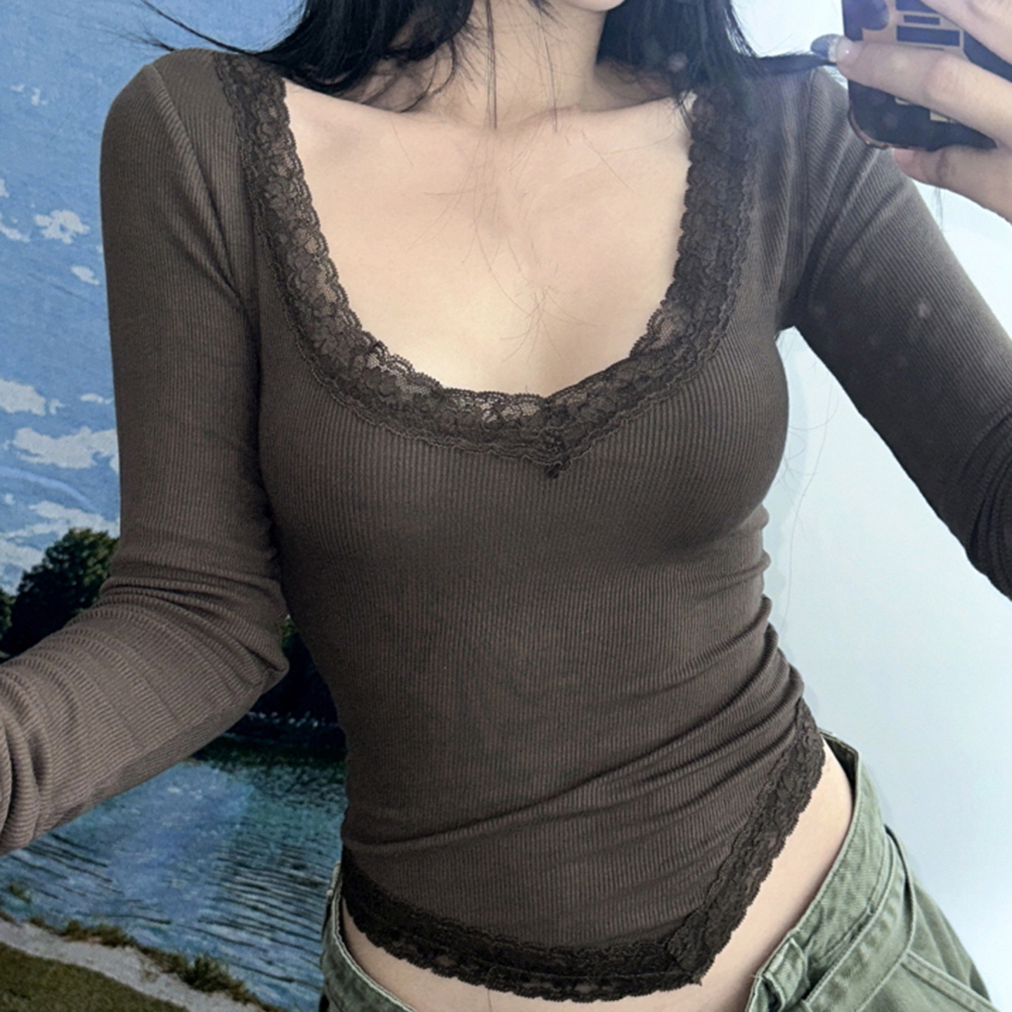 温柔复古蕾丝花边拼接不规则V摆修身打底衫秋冬内搭基础长袖上衣