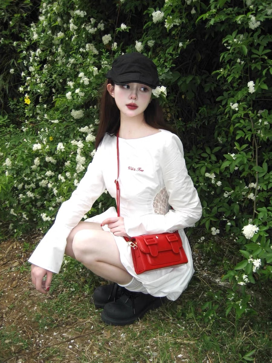 韩系高颜值质感红色斜跨包2024新款小众个性小方包时尚休闲单肩包