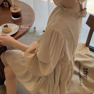 清爽高腰短款灯笼袖连衣裙肌理