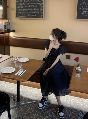 FF BLUE 黑金细闪 自带提花飘逸方领一字肩两穿打揽黑色连衣裙