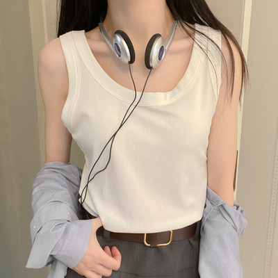 宽松无袖西服搭配螺纹背心宽松