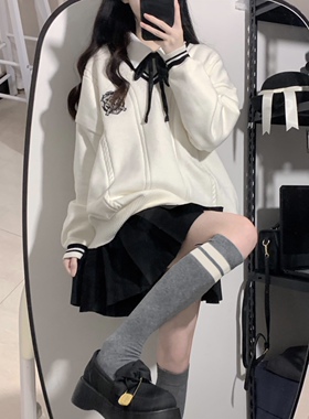 神仙club 设计款学院风秋冬长袖V领徽章刺绣黑白撞色情侣套头毛衣