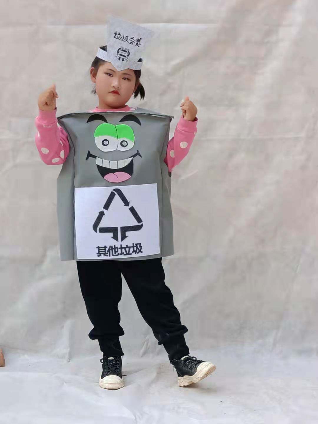 儿童环保时装秀幼儿园表演垃圾分类桶走秀衣服装亲子手工自制diy