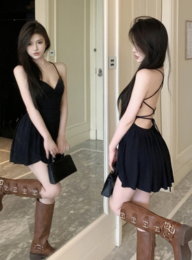 黑色露背吊带连衣裙女夏季纯欲风裙子性感别致设计感小众百褶短裙